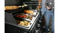 Broil King Crown 490 BBQ - Free Cover 12 Broil King Crown 490 BBQ - Free Cover -THE BBQ SHOP BK Crown20490 Lifestyle 04 1000x563 1