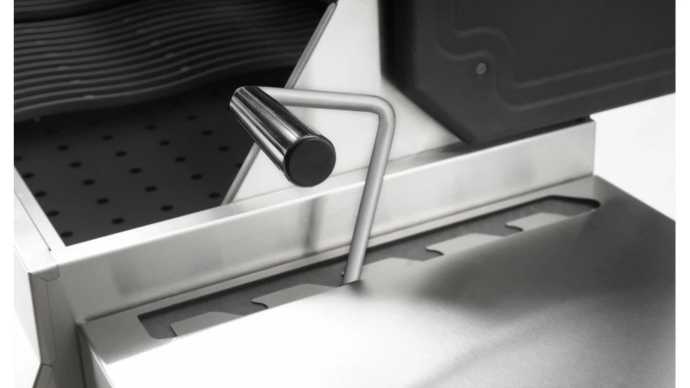 Napoleon PRO605CSS Charcoal Professional BBQ - Free Cover 7 Napoleon PRO605CSS Charcoal Professional BBQ - Free Cover - Image 5